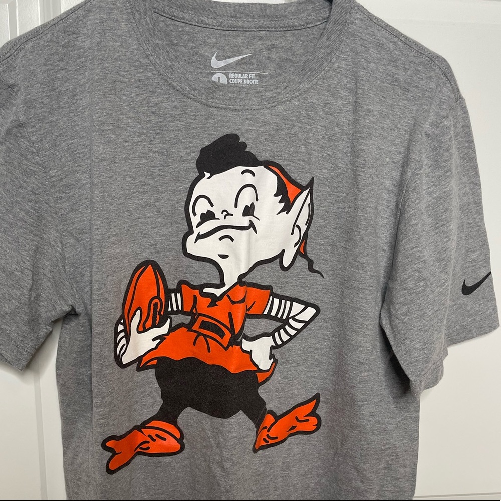 Cleveland Browns elf Nike shirt. Size large.